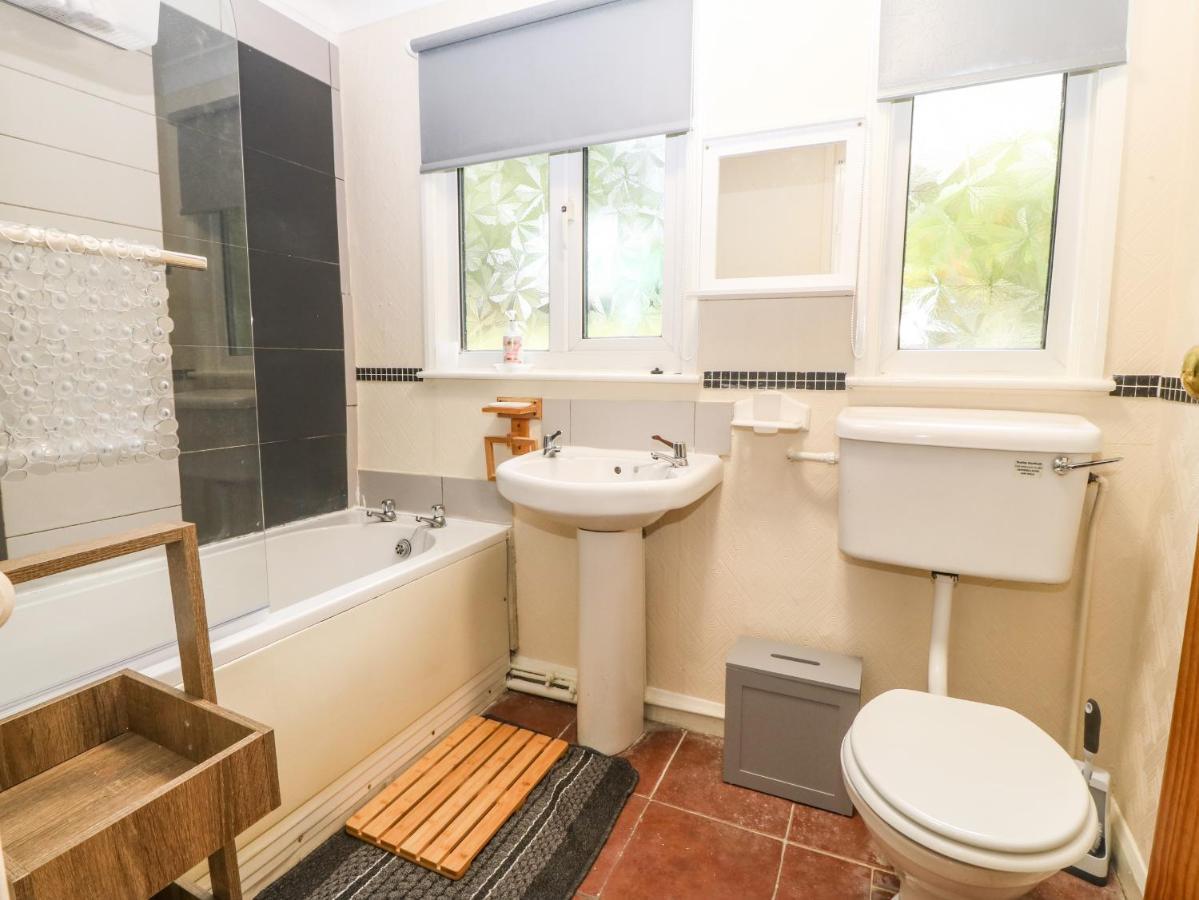 Villa Petlyns Patch Holyhead Esterno foto