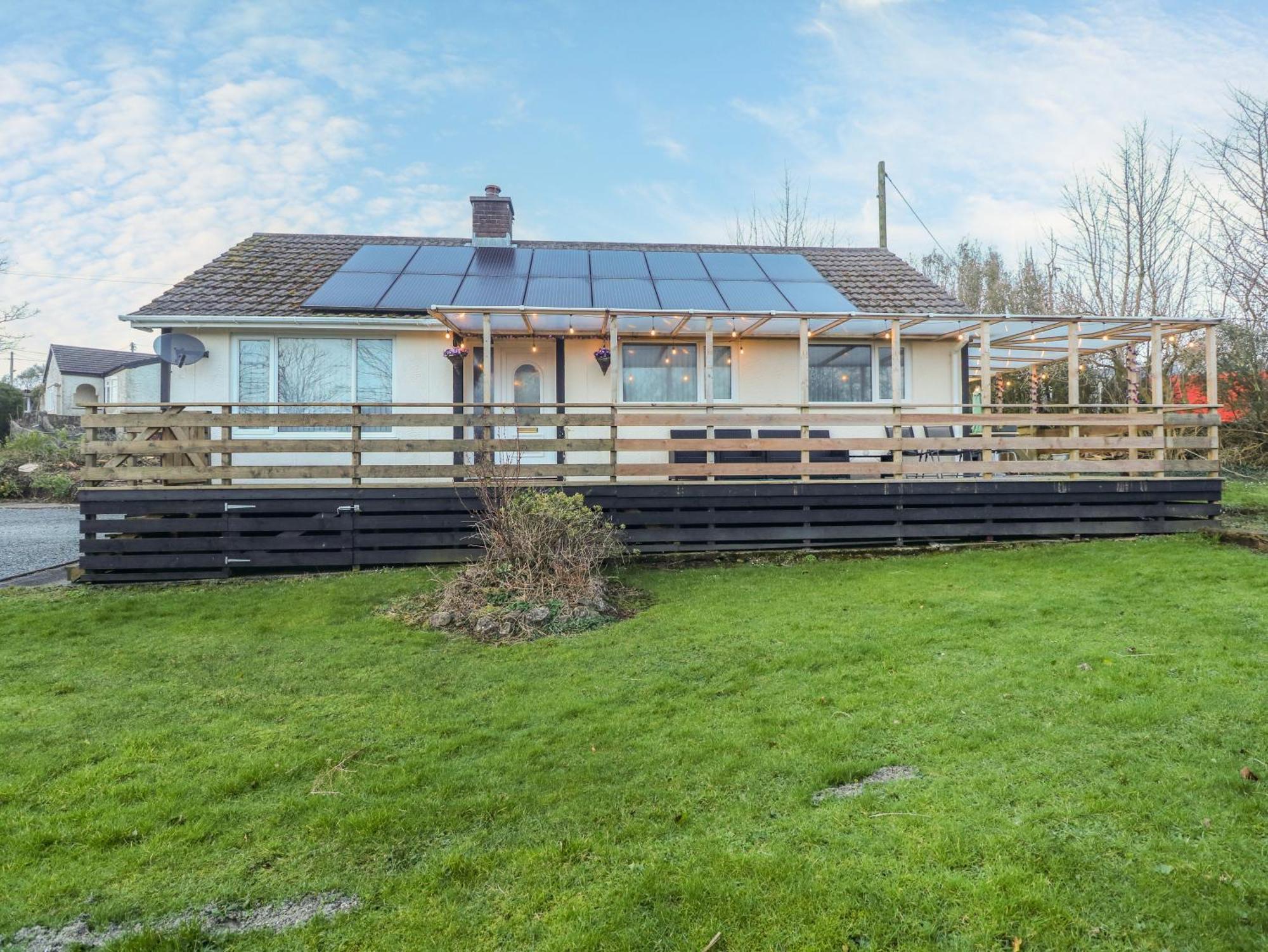 Villa Petlyns Patch Holyhead Esterno foto